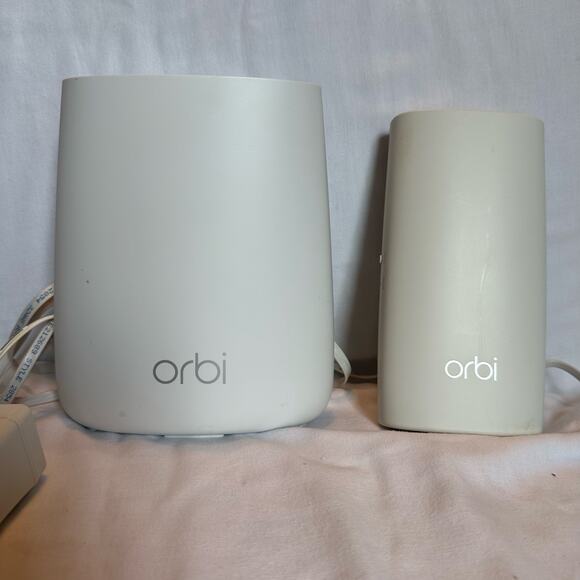 NETGEAR Orbi RBR20 Wireless Router & RBW30 Orbi Wall Plug Satellite Extender EUC - Picture 1 of 5